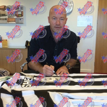 Legendák bekeretezett mez Newcastle United FC 1994 Shearer Signed Shirt (Framed)