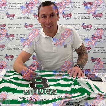 Legendák bekeretezett mez Celtic 2021-22 Brown Signed Shirt (Framed)