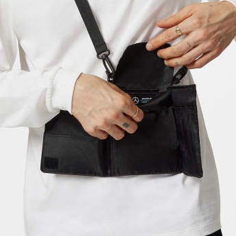 Mercedes AMG Petronas táska Travel Pouch Black F1 Team 2023