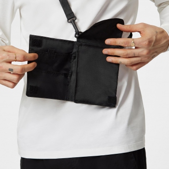 Mercedes AMG Petronas táska Travel Pouch Black F1 Team 2023