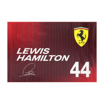 Ferrari zászló Lewis Hamilton F1 Team 2025