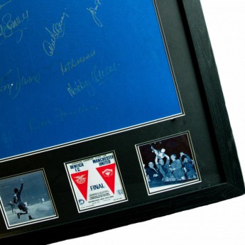 Legendák bekeretezett mez Manchester United 1968 European Cup Final Signed Shirt (Framed)